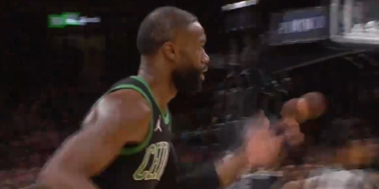 网页版官方登录入口-高射炮!杰伦·布朗迎着文班亚马调高弧顶命中三分球